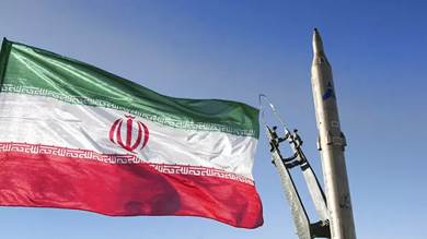 إيران تكشف عن صاروخ جديد يمكن إطلاقه من المسيرات